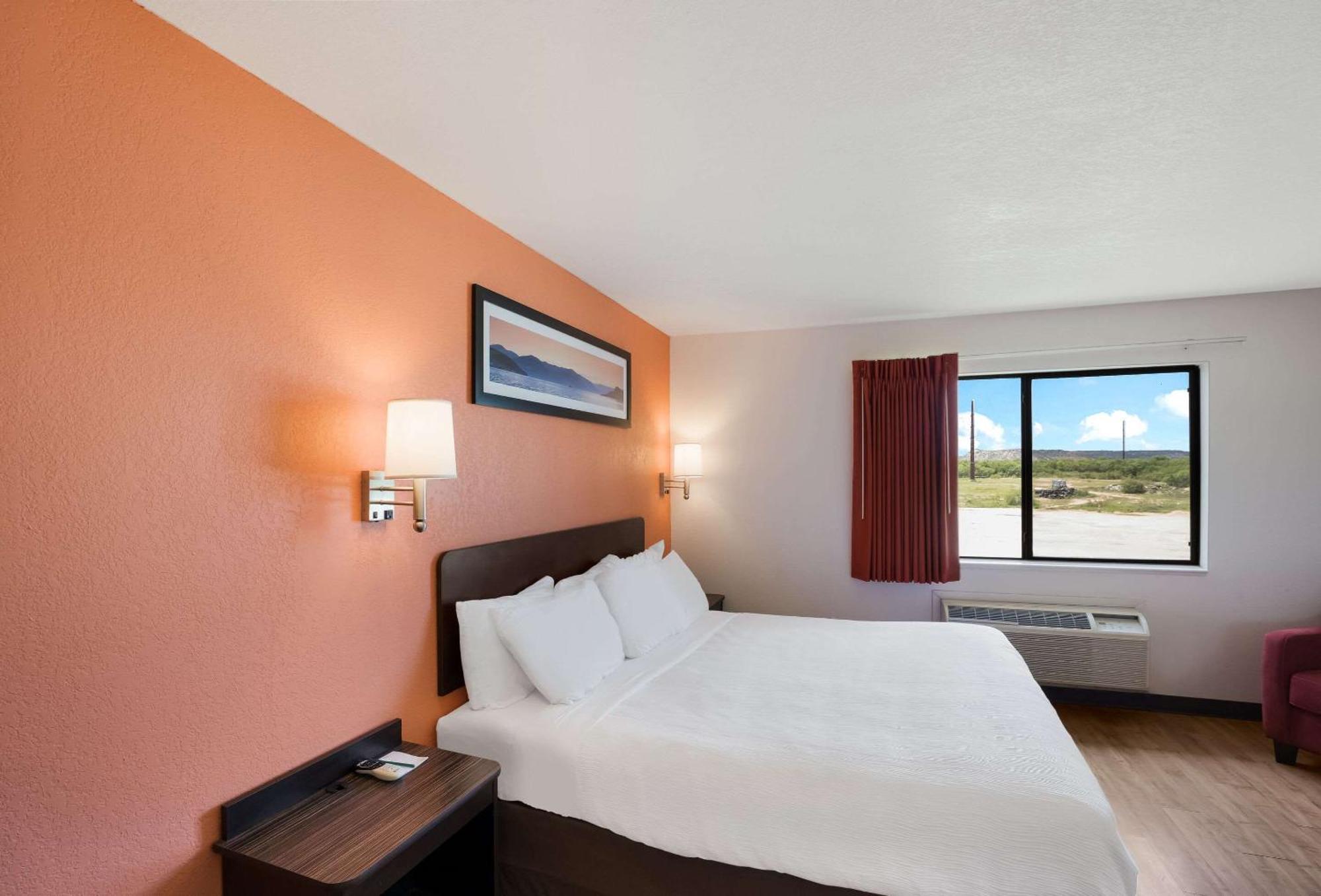Quality Inn & Suites Junction Bagian luar foto