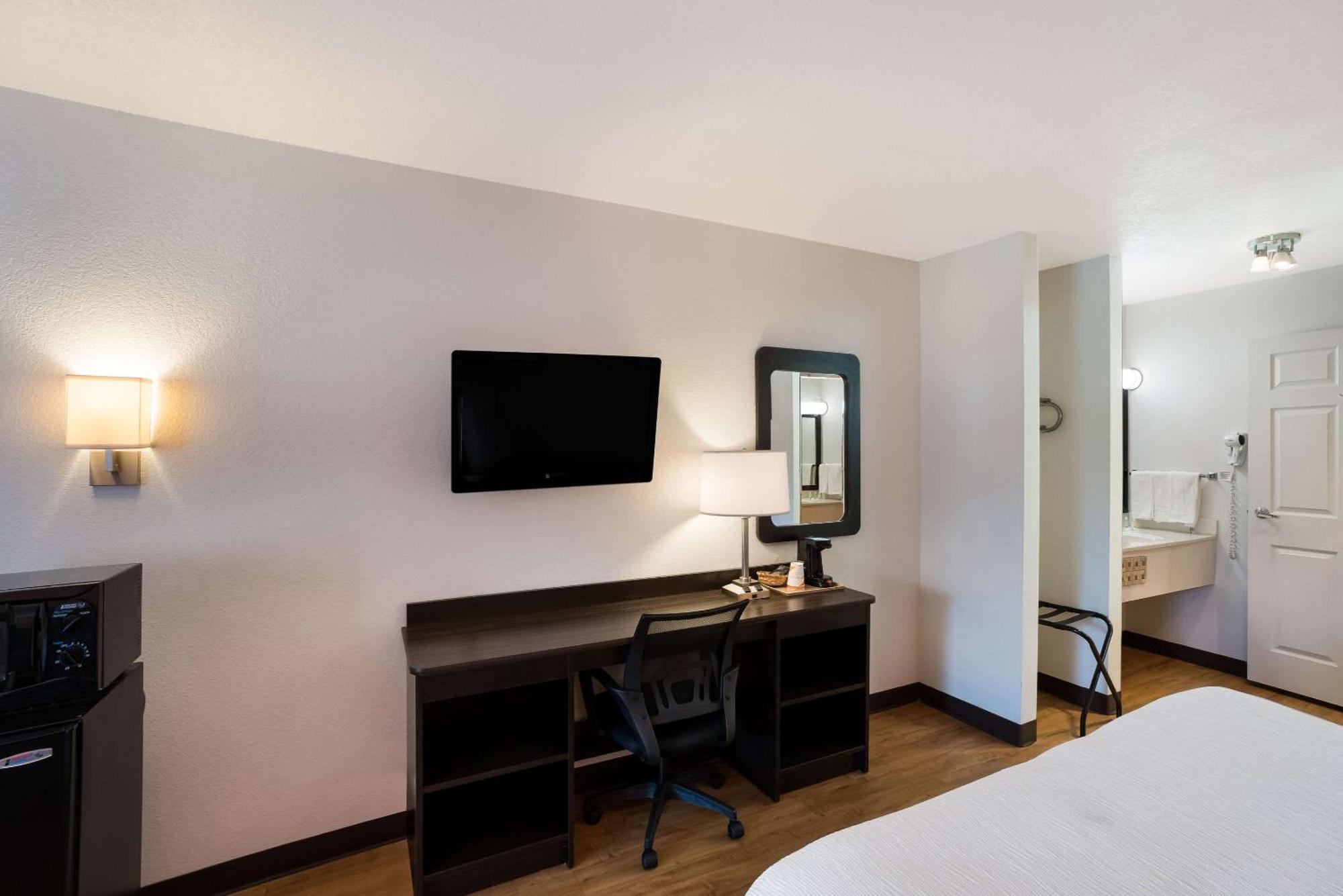 Quality Inn & Suites Junction Bagian luar foto