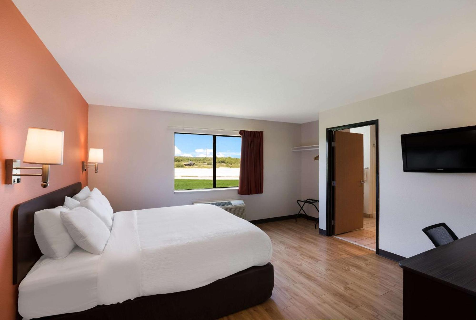 Quality Inn & Suites Junction Bagian luar foto