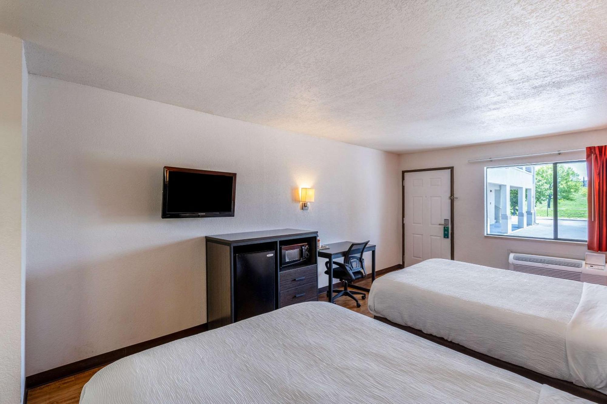 Quality Inn & Suites Junction Bagian luar foto